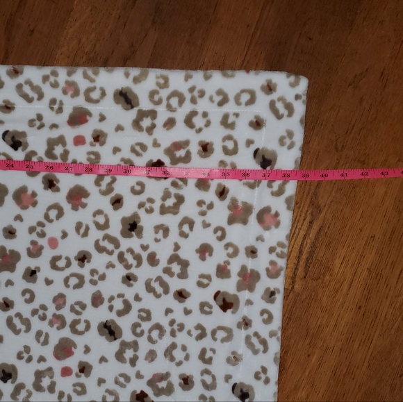 Isaac Mizrahi Animal Print Fleece Blanket - Picture 7 of 9
